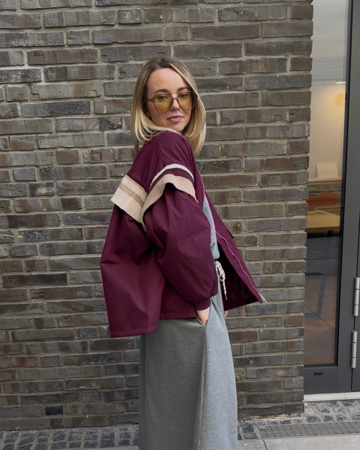 Bomberjacke mit Strick-Details bordeaux