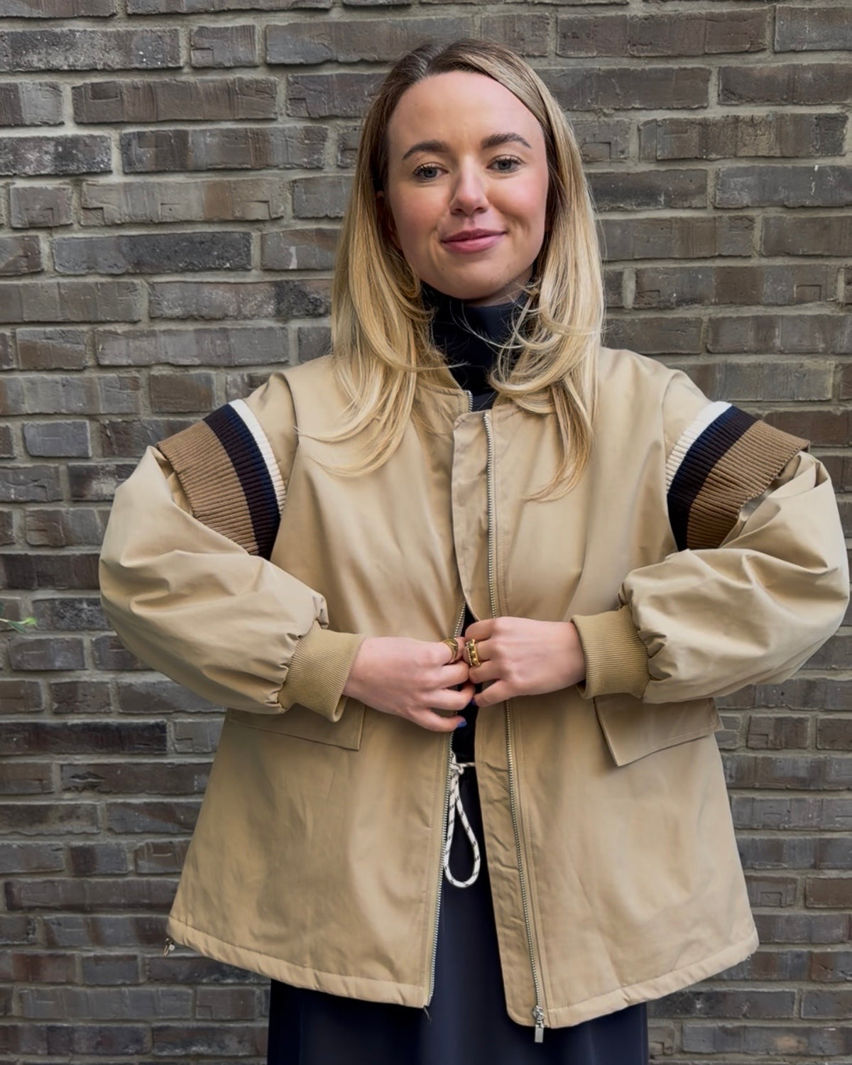 Bomberjacke mit Strick-Details beige