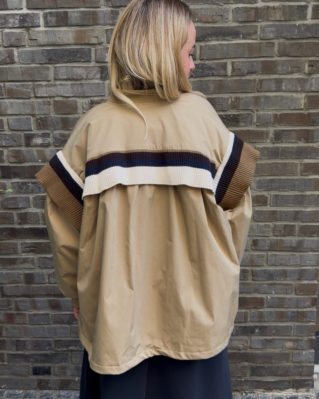 Bomberjacke mit Strick-Details beige