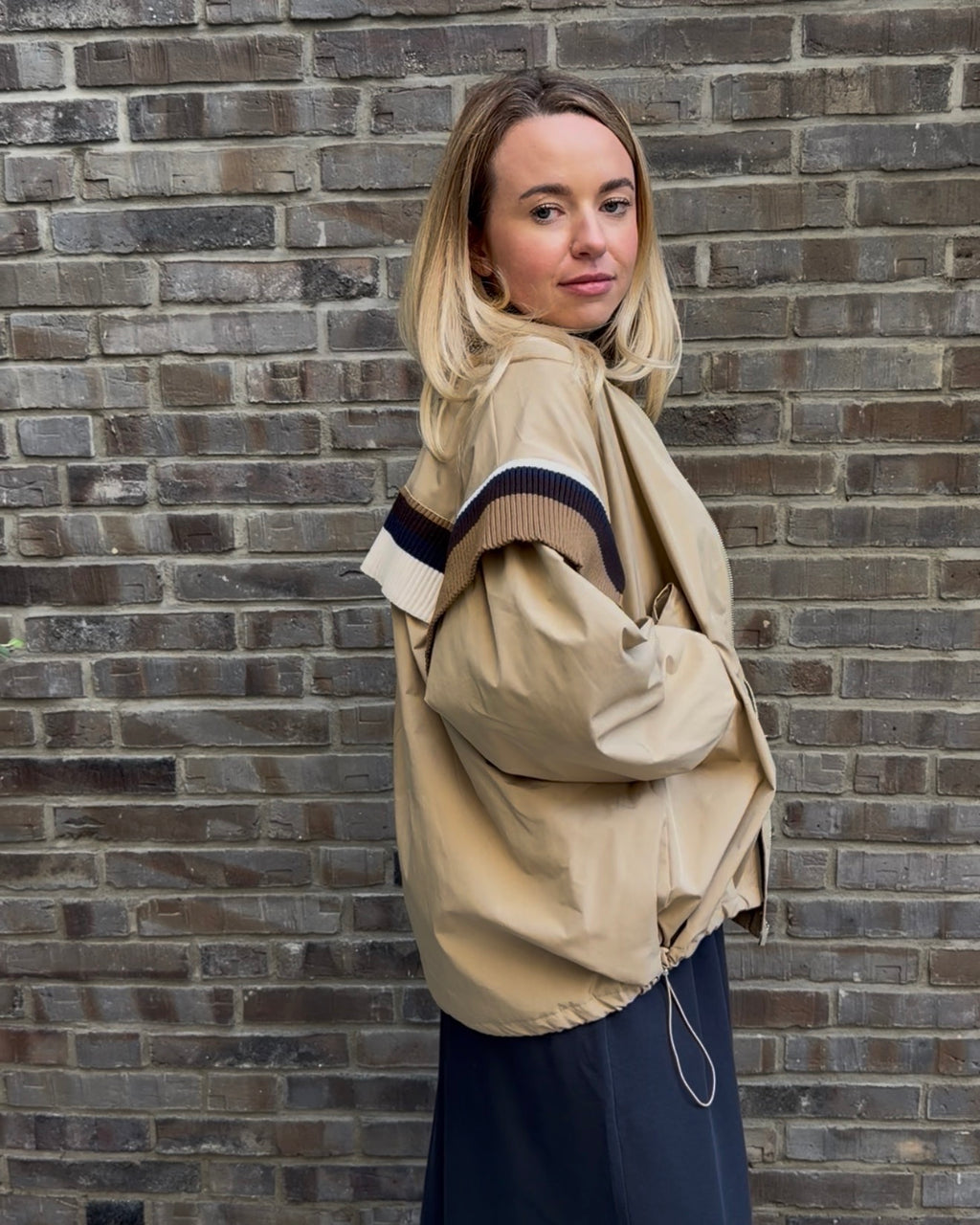 Bomberjacke mit Strick-Details beige